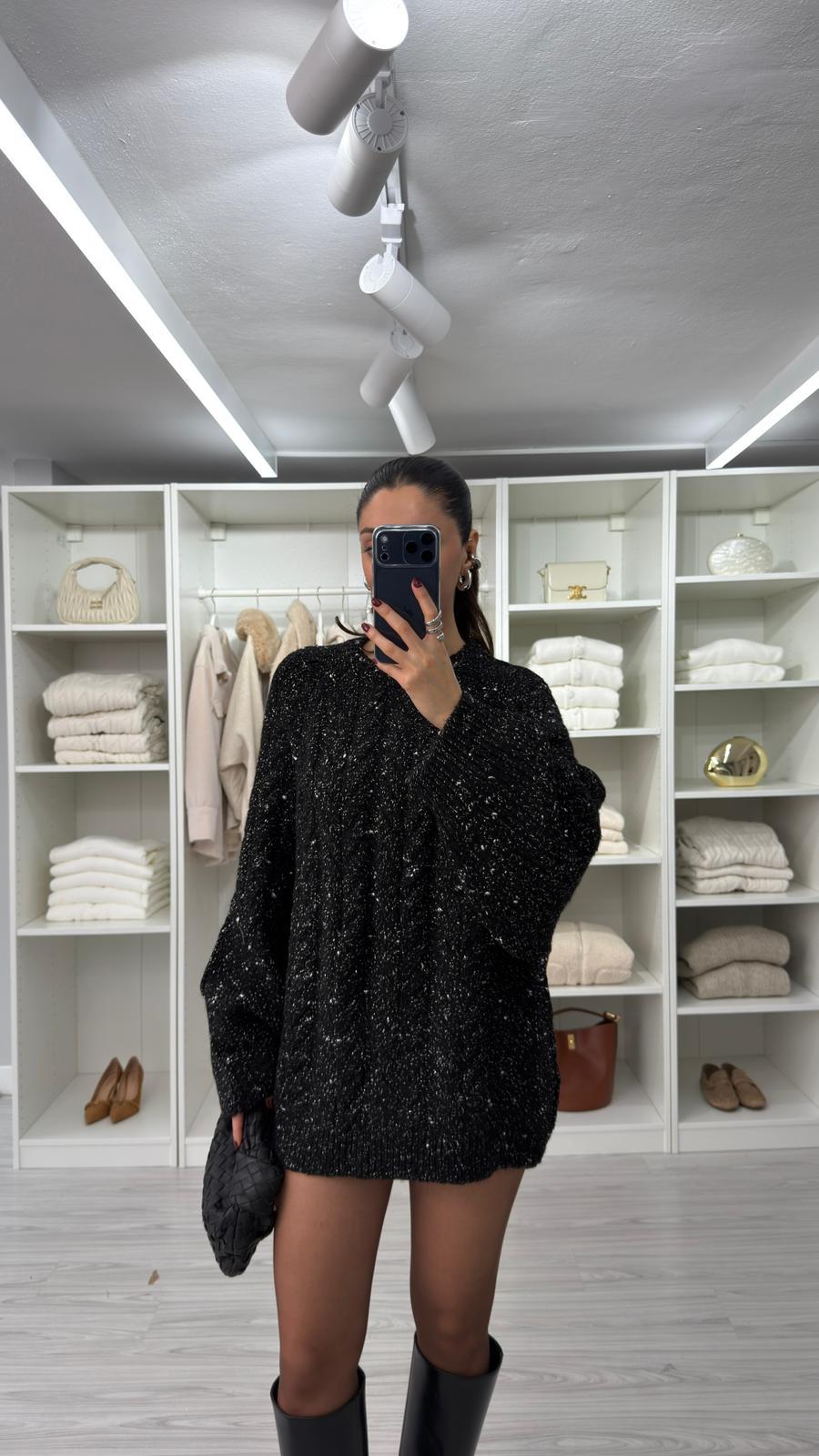 SİYAH OVERSIZE SİMLİ KAZAK