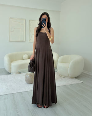 KAHVERENGİ İNCE ASKILI FULARLI MAXİ ELBİSE