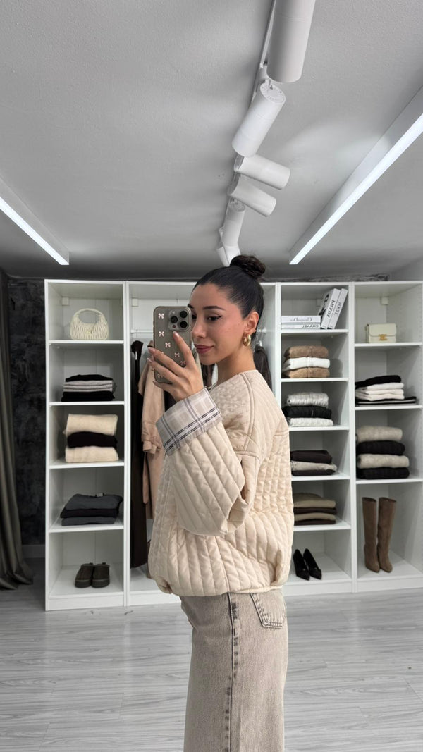KREM VERA OVERSIZE KAPİTONE CEKET
