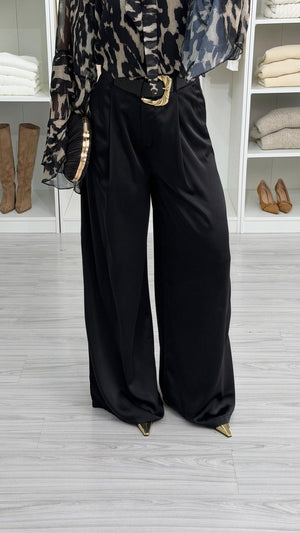 SİYAH KEMERLİ SATEN PANTOLON