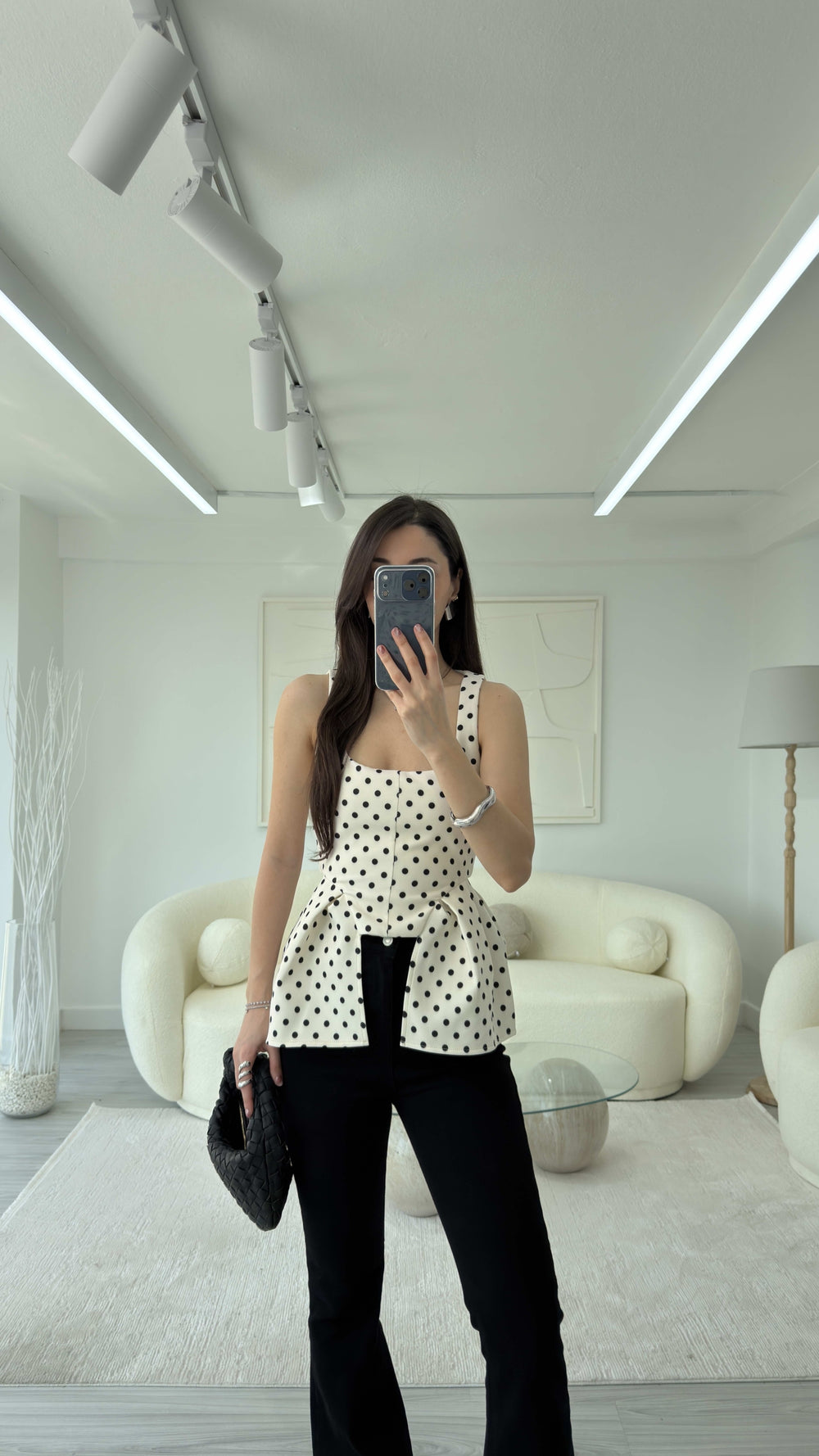 EKRU PEPLUM DETAYLI PUANTİYELİ BLUZ