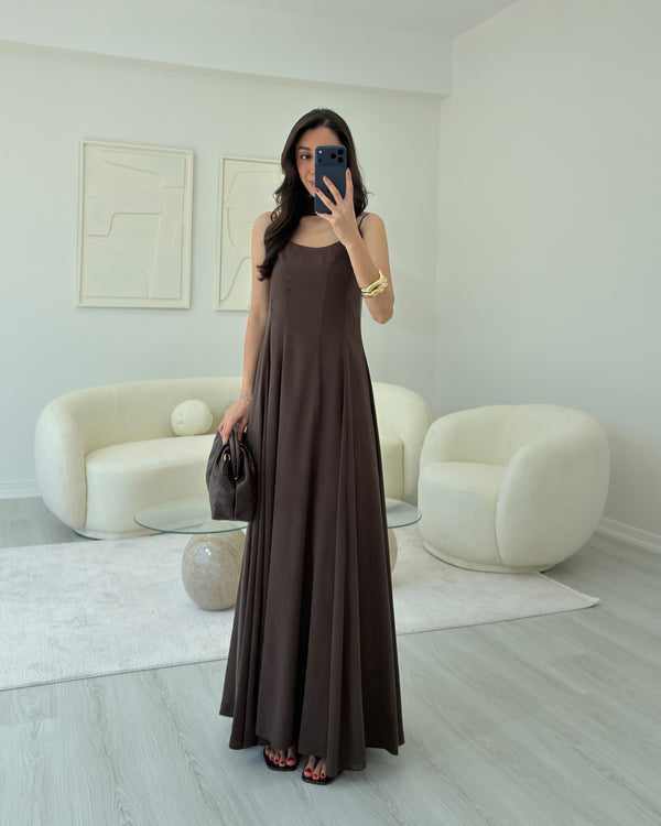 KAHVERENGİ İNCE ASKILI FULARLI MAXİ ELBİSE