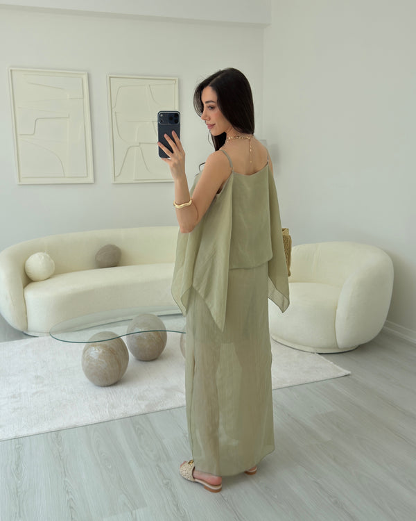 ÇAĞLA YEŞİLİ PELERİN  DETAYLI ELBİSE