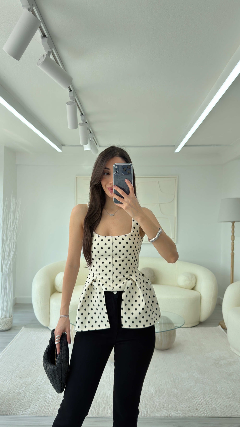 EKRU PEPLUM DETAYLI PUANTİYELİ BLUZ