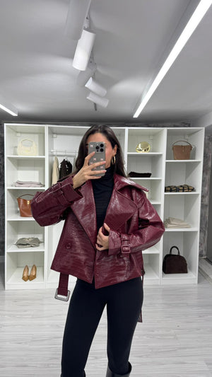 BORDO KROKODİL DESENLİ KEMERLİ DERİ CEKET
