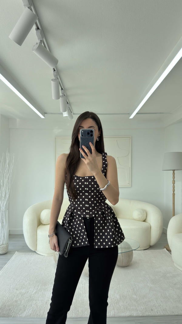 KAHVERENGİ PEPLUM DETAYLI PUANTİYELİ BLUZ