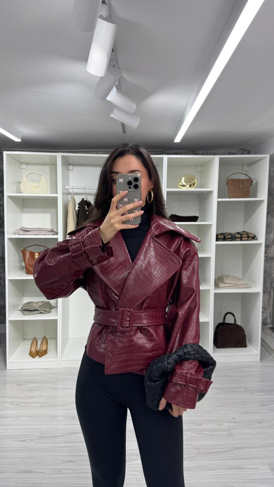 BORDO KROKODİL DESENLİ KEMERLİ DERİ CEKET
