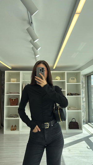 SİYAH BÜZGÜ DETAYLI BLUZ