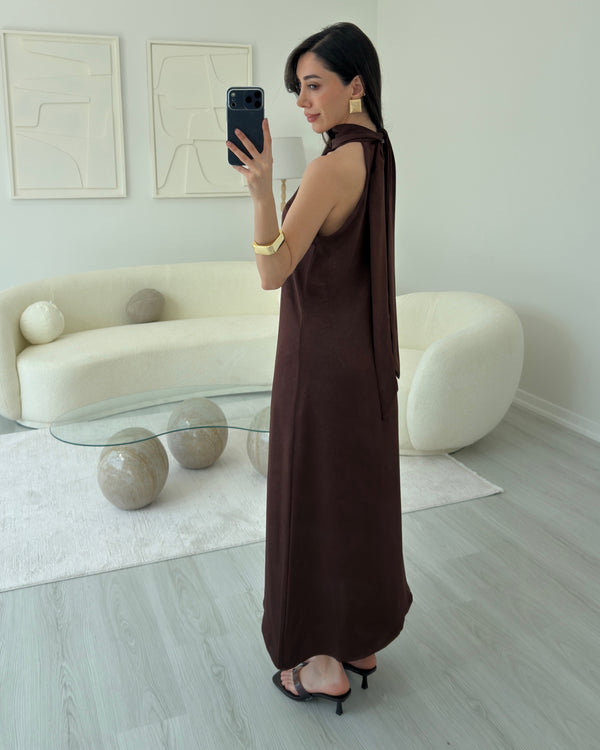 KAHVERENGİ SATEN BAĞLAMALI ELBİSE