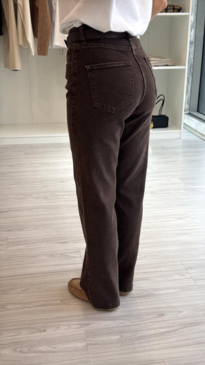 KAHVERENGİ KEMERLİ KESİK PAÇA JEAN