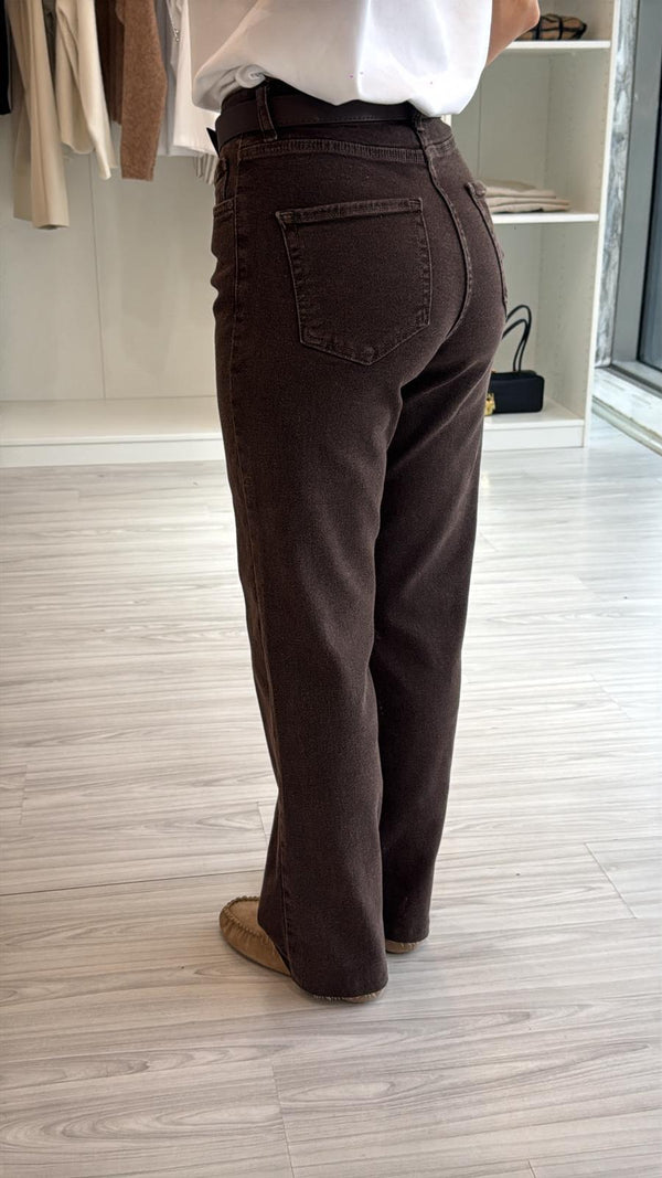 KAHVERENGİ KEMERLİ KESİK PAÇA JEAN