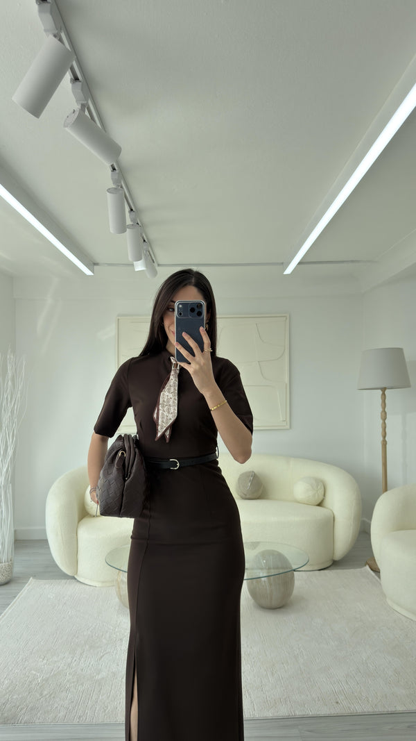 KOYU KAHVE FULAR DETAYLI ELBİSE