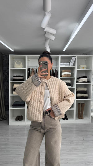 KREM VERA OVERSIZE KAPİTONE CEKET