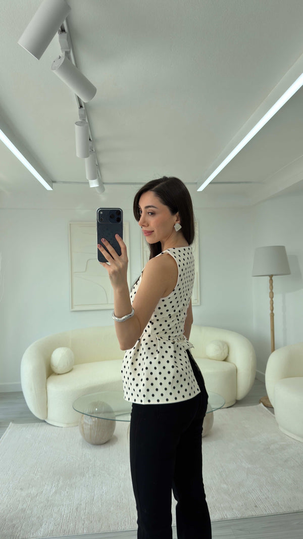 EKRU PEPLUM DETAYLI PUANTİYELİ BLUZ