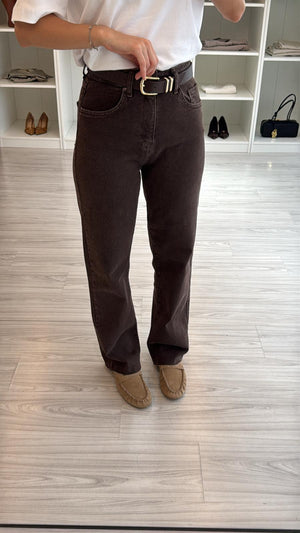 KAHVERENGİ KEMERLİ KESİK PAÇA JEAN