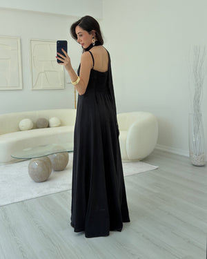 SİYAH İNCE ASKILI FULARLI MAXİ ELBİSE