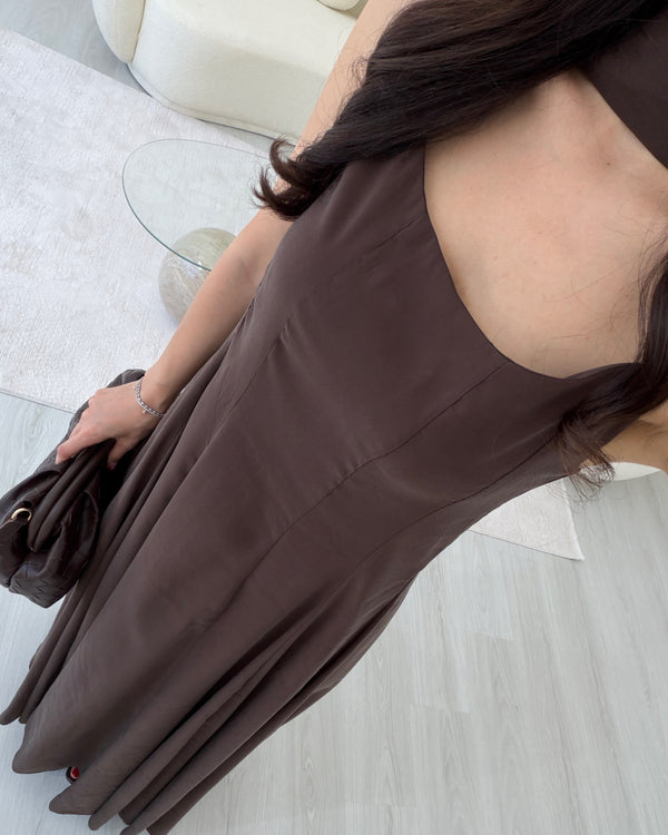 KAHVERENGİ İNCE ASKILI FULARLI MAXİ ELBİSE