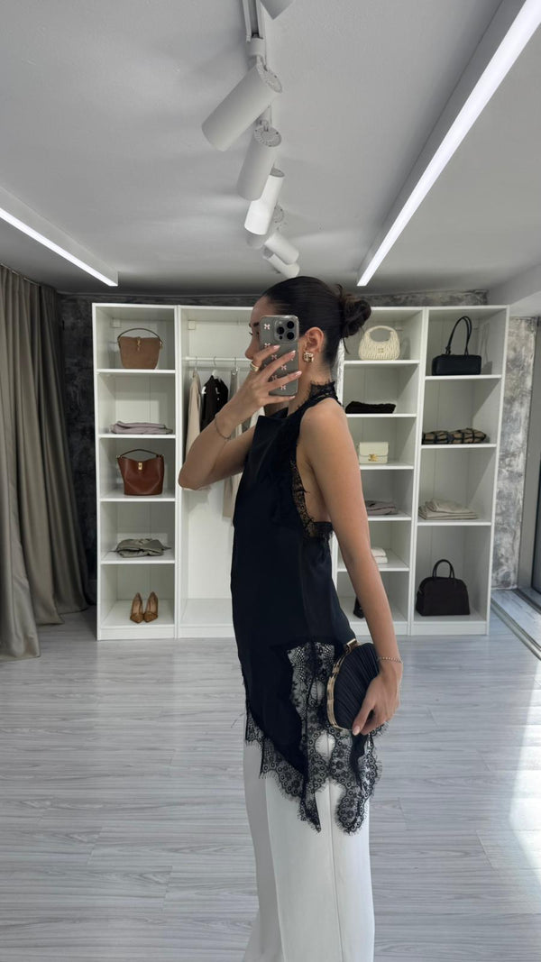 SİYAH DANTEL DETAYLI SATEN BLUZ