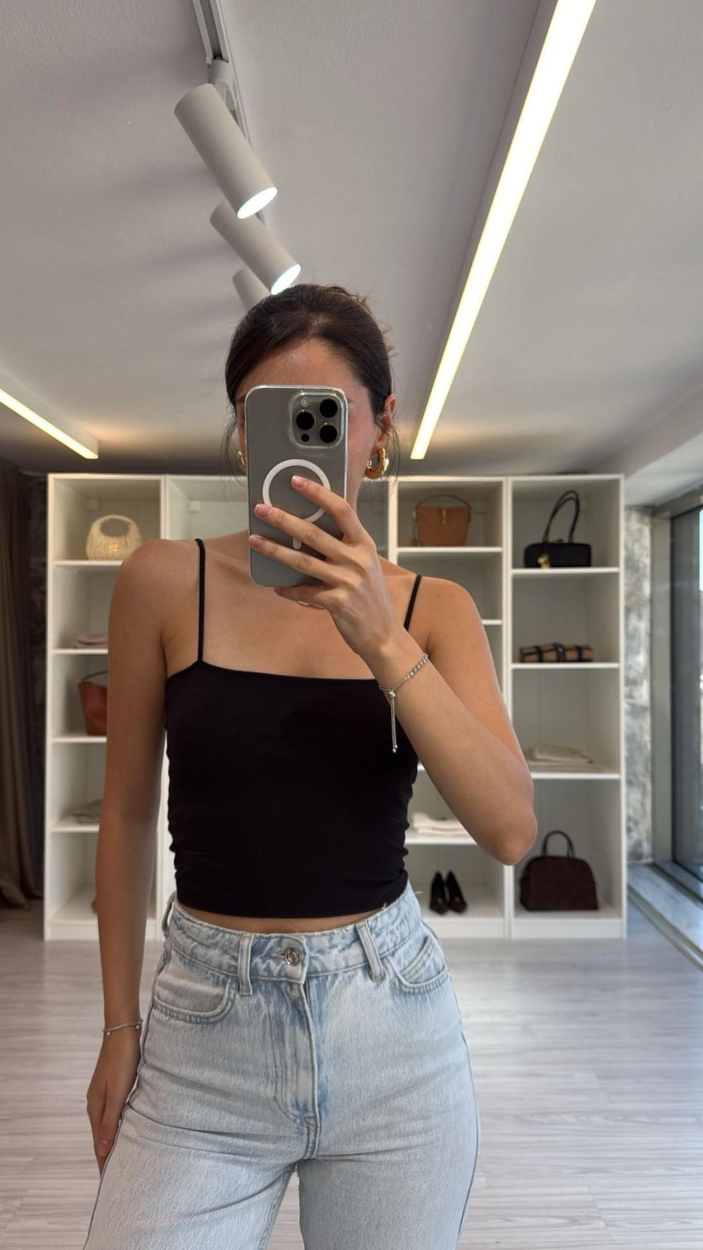 SİYAH KUPLU ASKILI CROP