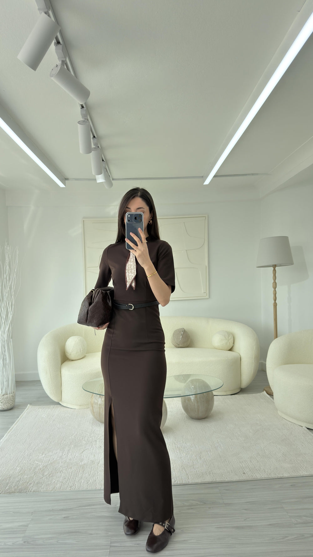 KOYU KAHVE FULAR DETAYLI ELBİSE