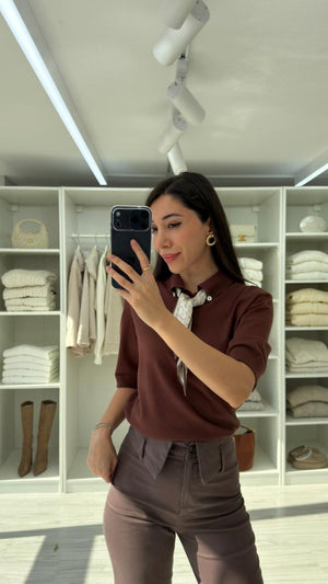 KAHVERENGİ FULAR DETAYLI YUMUŞAK TRİKO