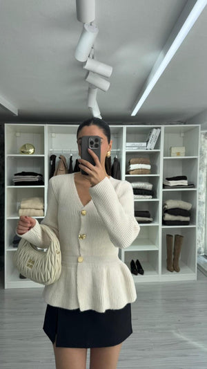 KREM GOLD DÜĞME DETAYLI TRİKO HIRKA