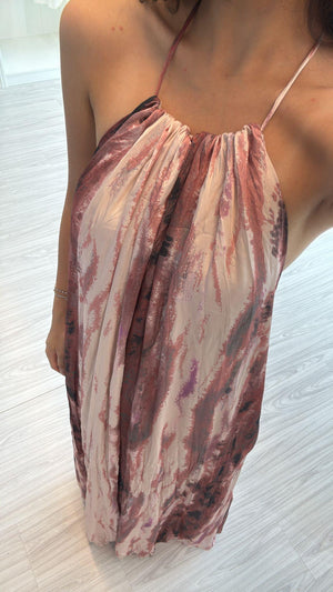 HALTER YAKA DESENLİ MAXİ ELBİSE