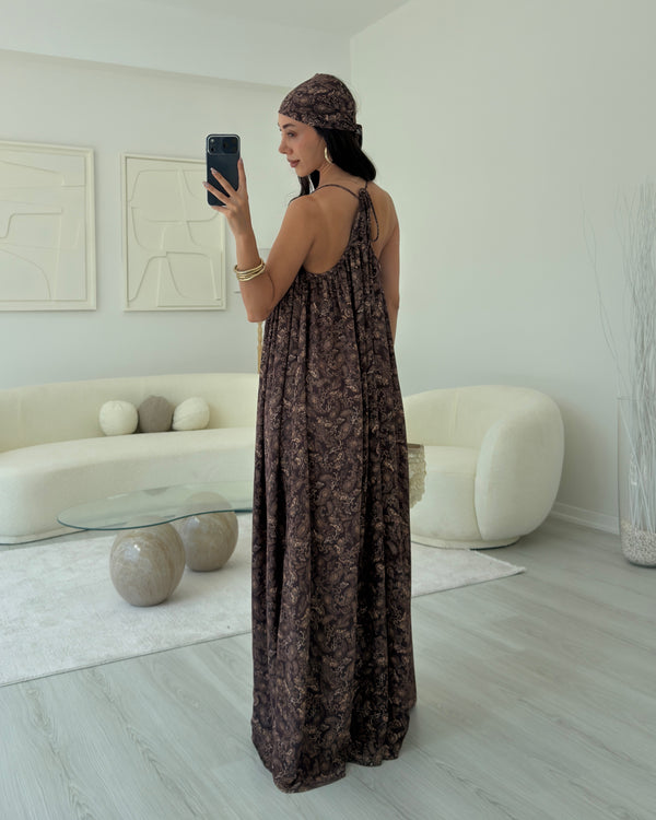 KAHVERENGİ TEL YAKA ELBİSE
