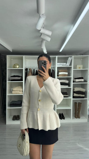 KREM GOLD DÜĞME DETAYLI TRİKO HIRKA