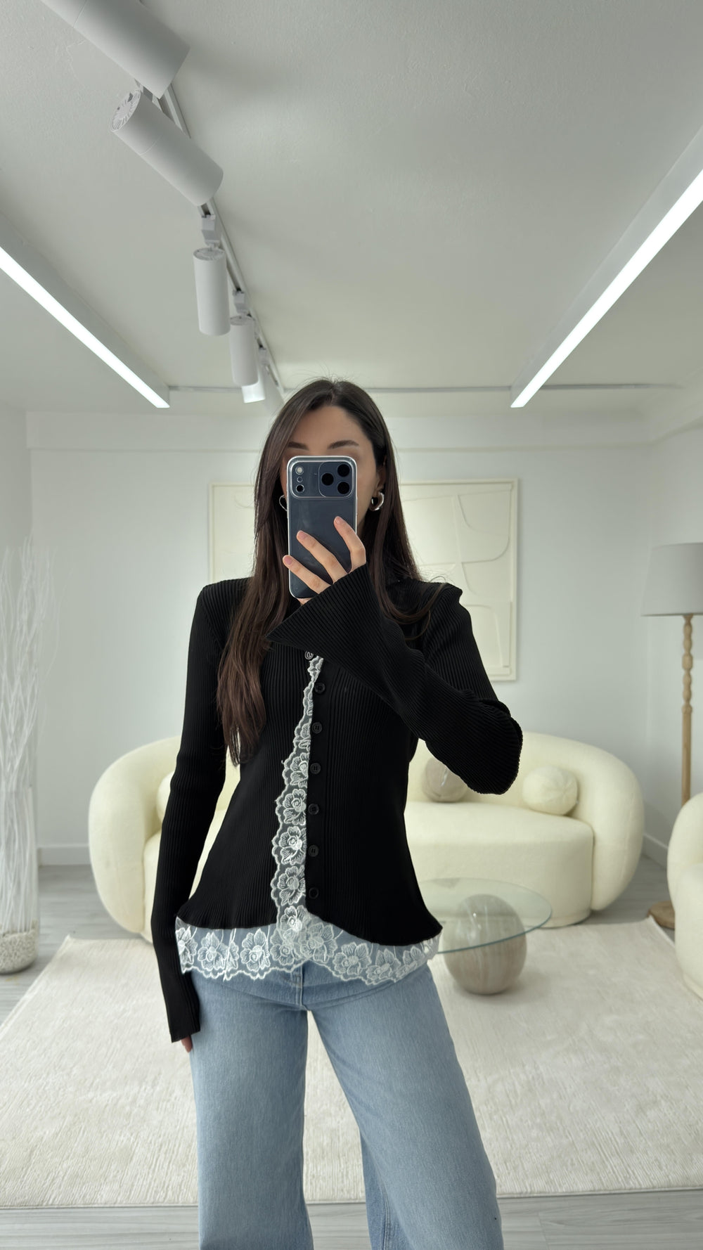 SİYAH DANTEL DETAYLI TASARIM HIRKA