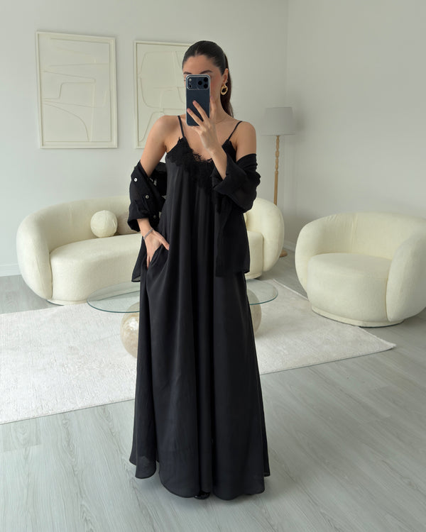 SİYAH DANTELLİ ASKILI ELBİSE