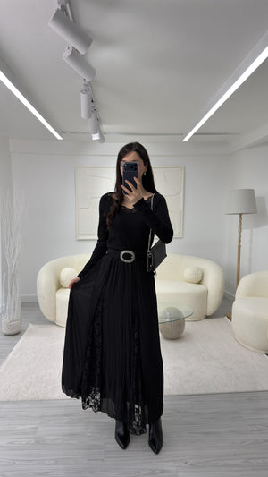 SİYAH DANTEL DETAYLI BLUZ