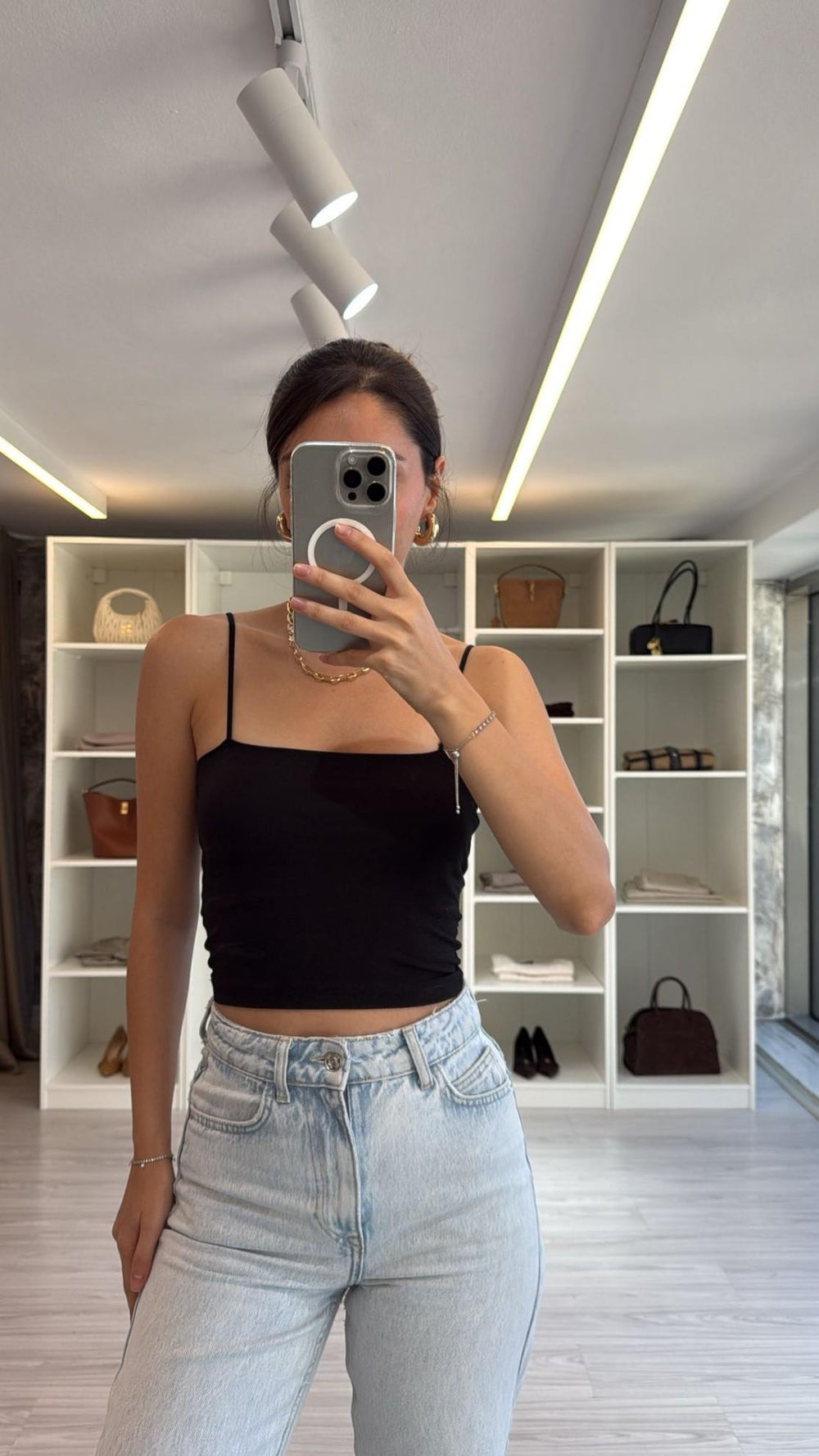 SİYAH KUPLU ASKILI CROP