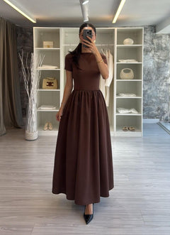 KISA KOLLU MAXİ ELBİSE