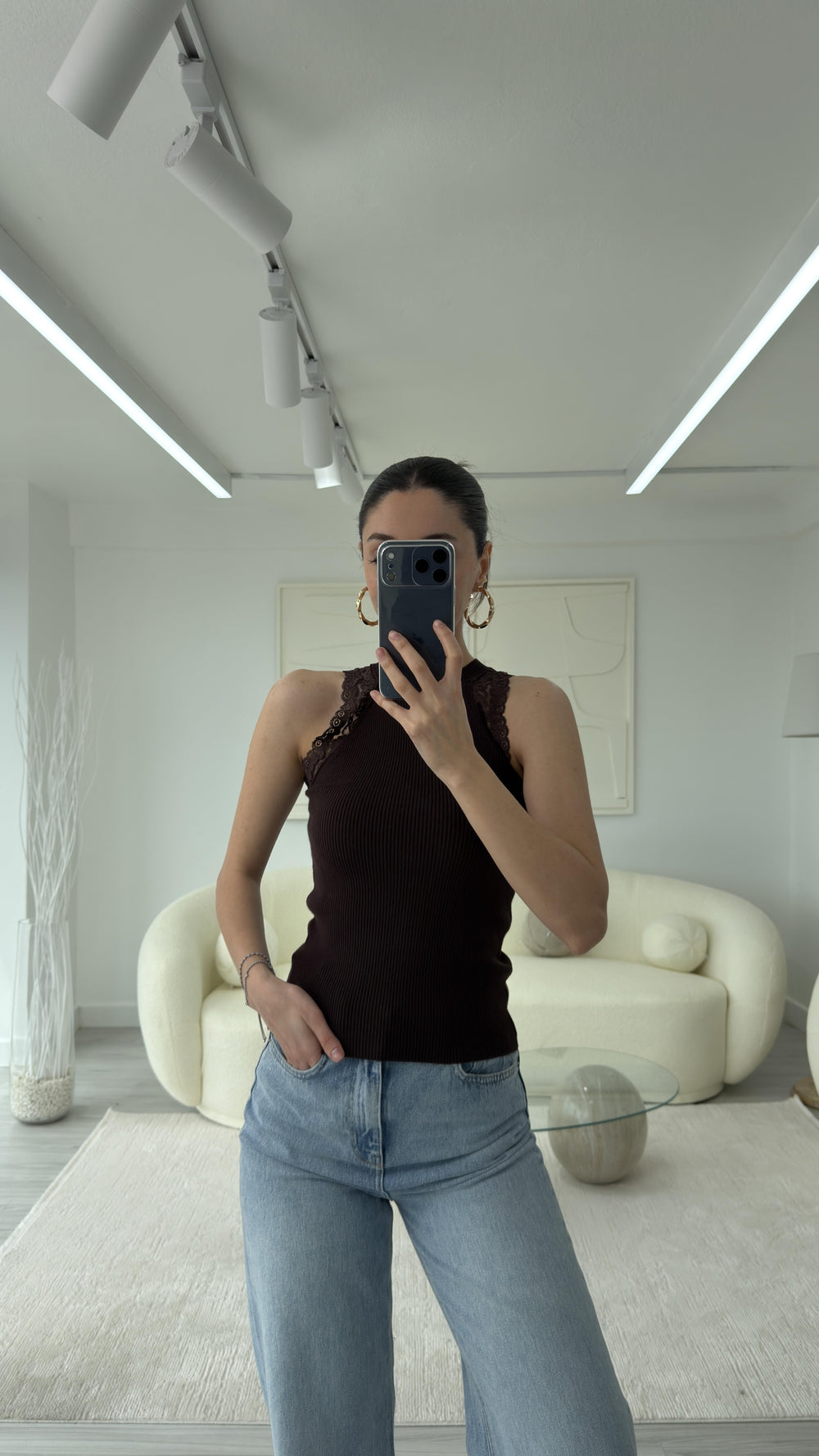 KAHVE DANTEL DETAYLI SIFIR KOL BLUZ