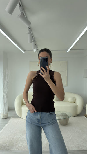 KAHVE DANTEL DETAYLI SIFIR KOL BLUZ