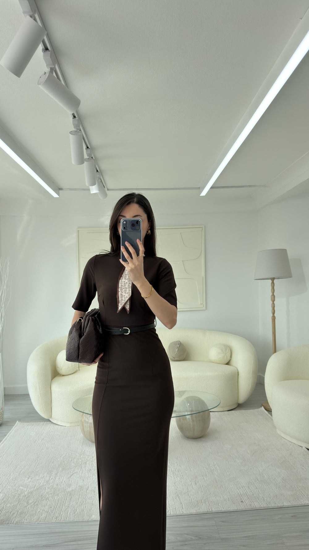 KOYU KAHVE FULAR DETAYLI ELBİSE